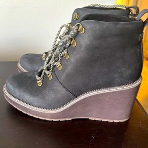 Toms black wedge boots